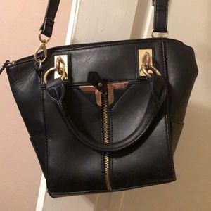 Black medium purse